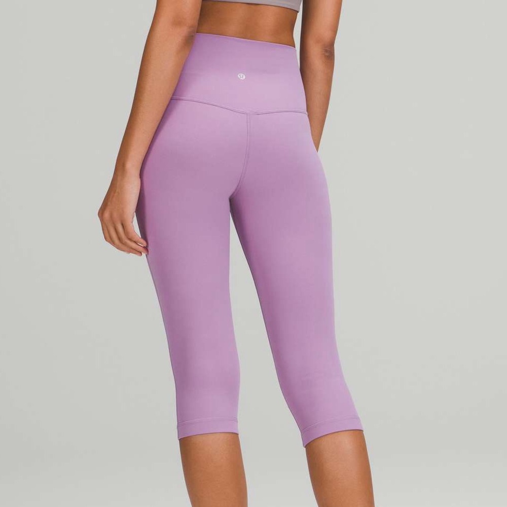 Lululemon Align High-Rise Crop 17"
Wisteria Purple